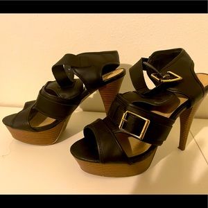 Black platform Mossimo heels size 8